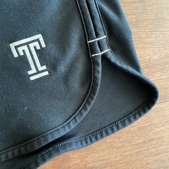 Under Armour Women’s Athletic Shorts - size Large - Picture 2 of 5